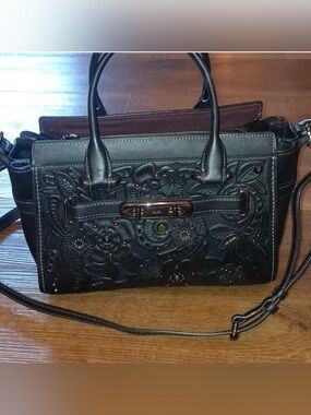 Coach Swagger Black Tooling Tea Rose